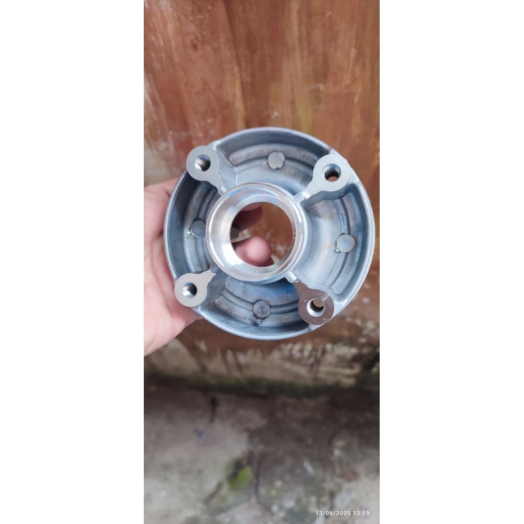 nap gear supra x 125 double disk dudukan gear belakang Supra x 125 DD nap gear supra x 125 double di