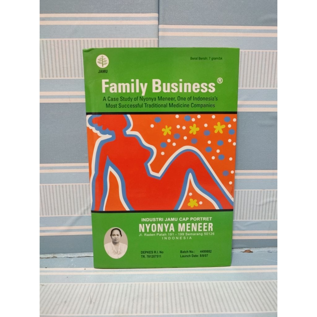 Buku family business industri jamu cap potret nyonya meneer