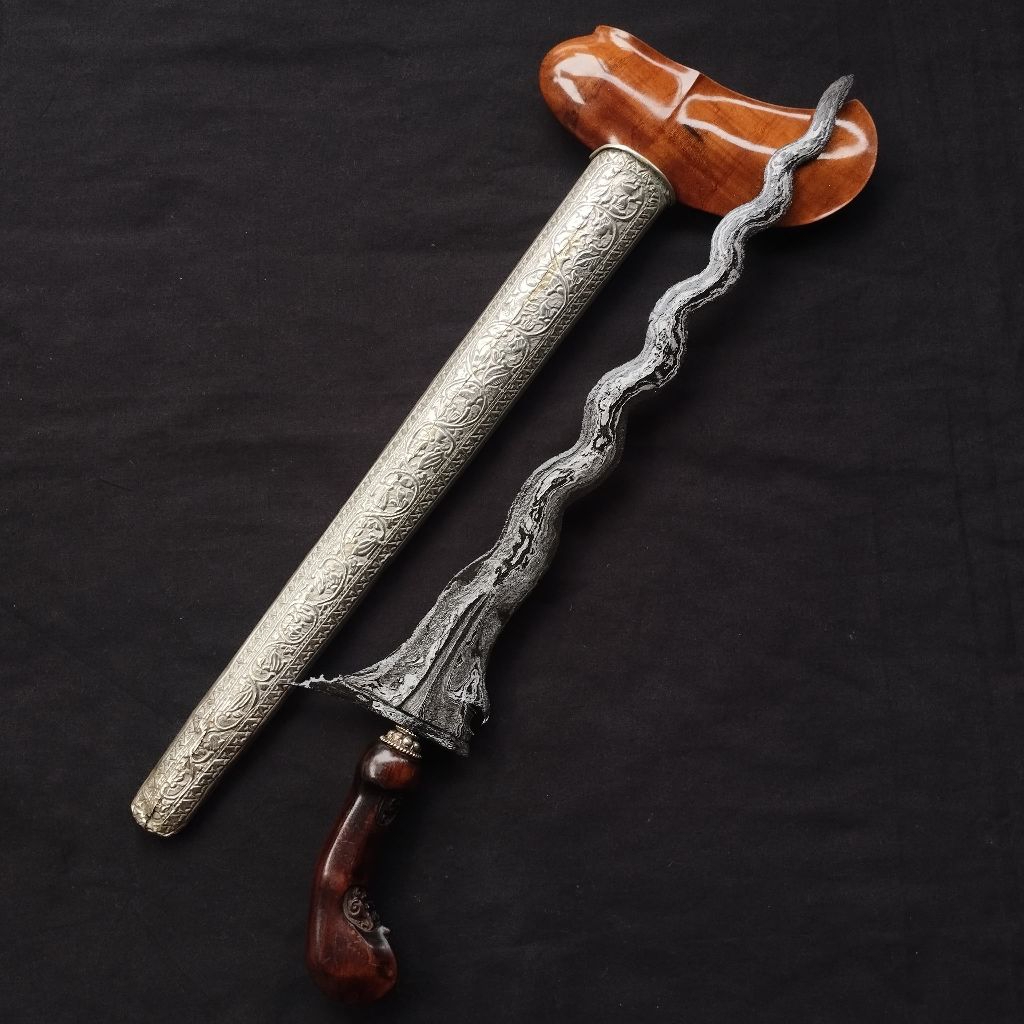 pusaka dhapur sengkelat luk 13