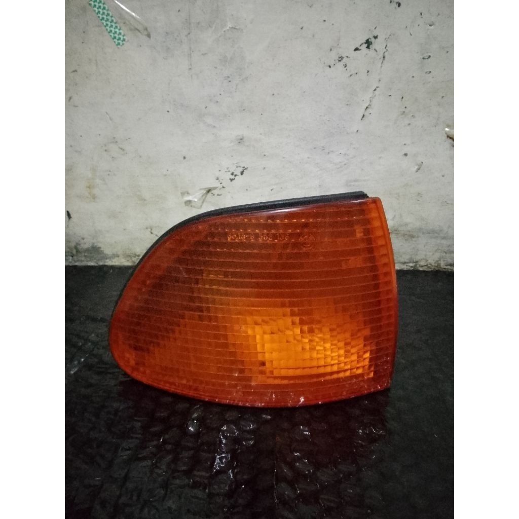 Lampu sein / lampu sen corner mobil BMW E38 Seri 7 kanan