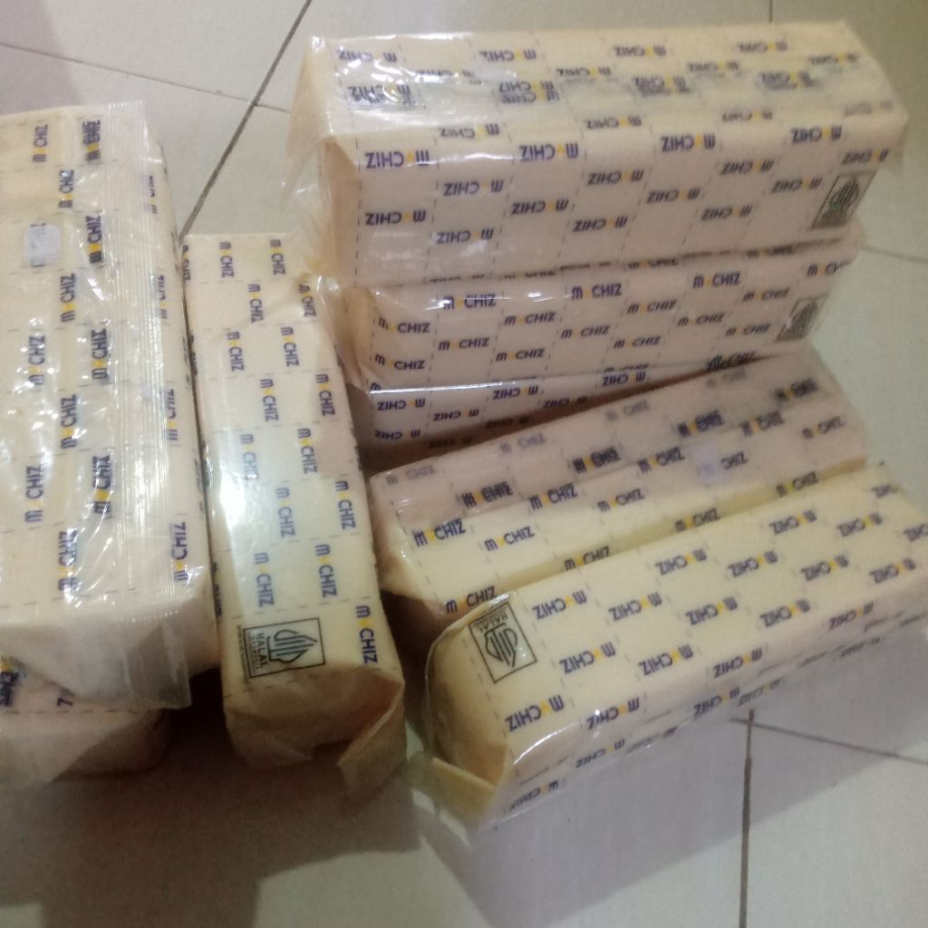 

Keju Cheddar Expired / Keju Basi 2 Kg Bahan Umpan / Pakan Ternak