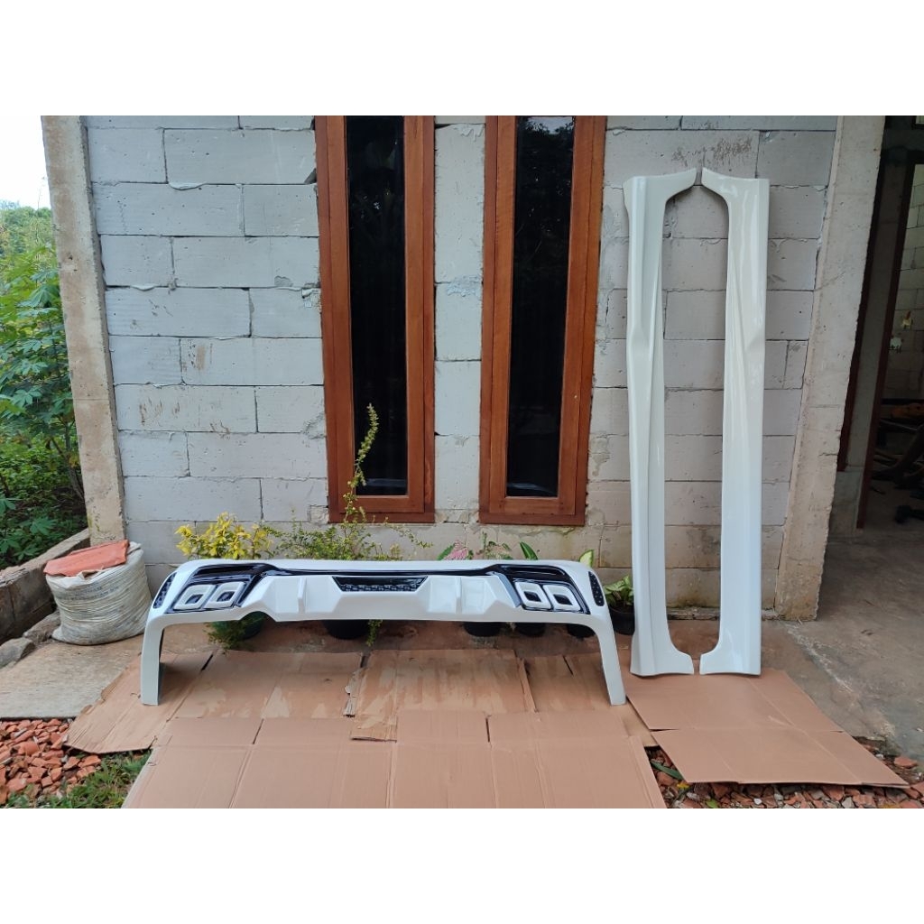 Bemper belakang,& samping( putih) Avanza luxury