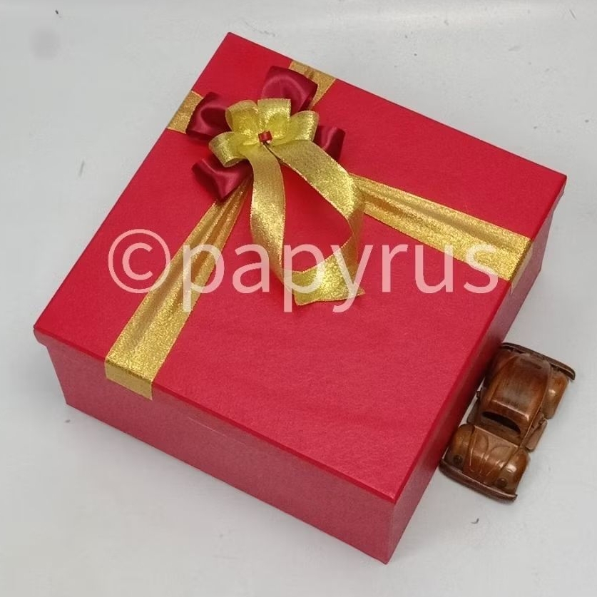 

PAPYRUS 30x30 Tinggi 15cm Kotak Kado Gift Box V2