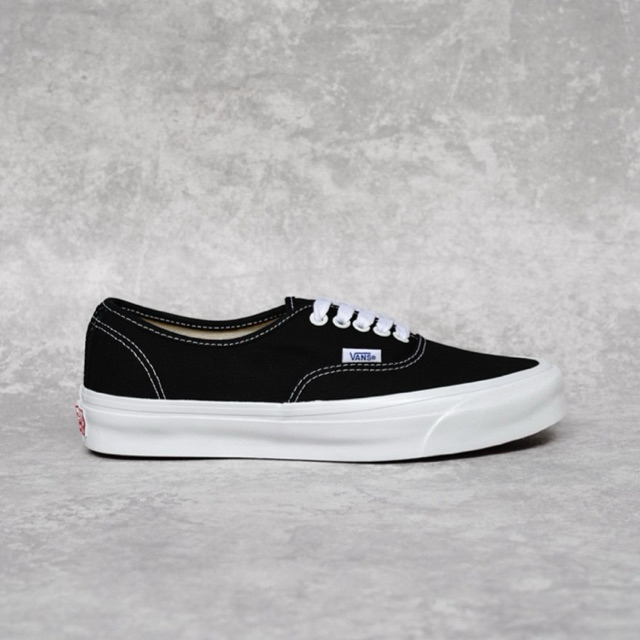 Sepatu Vans Vault Authentic OG - Black White