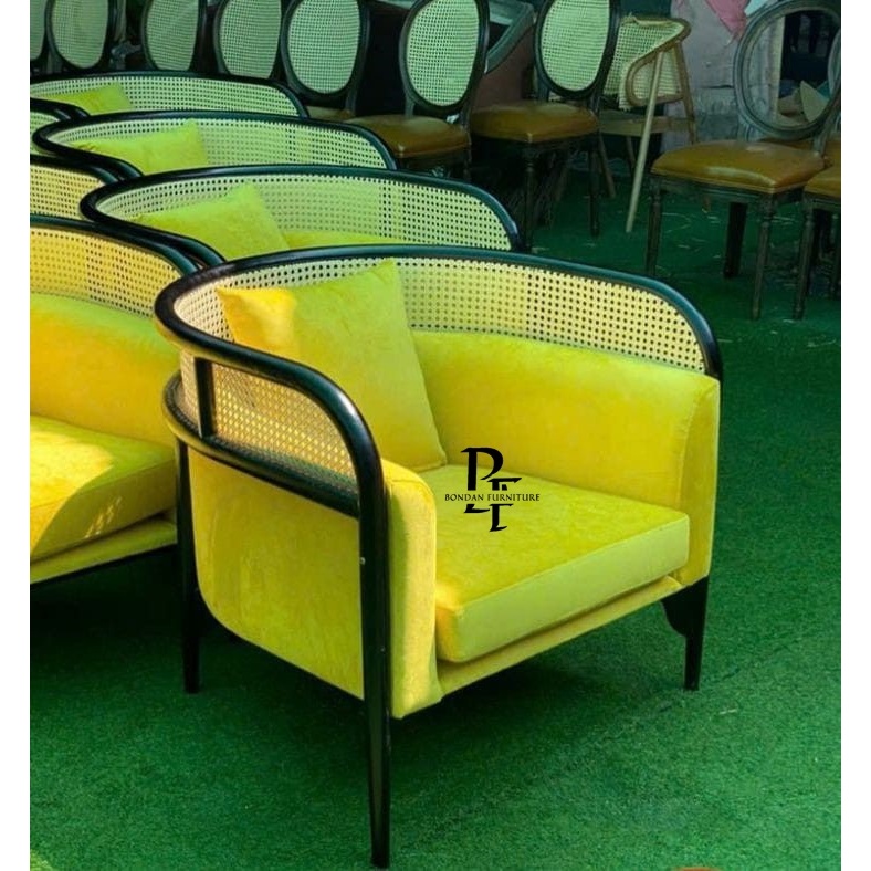kursi cafe rotan dan kombinasi busa kayu jati