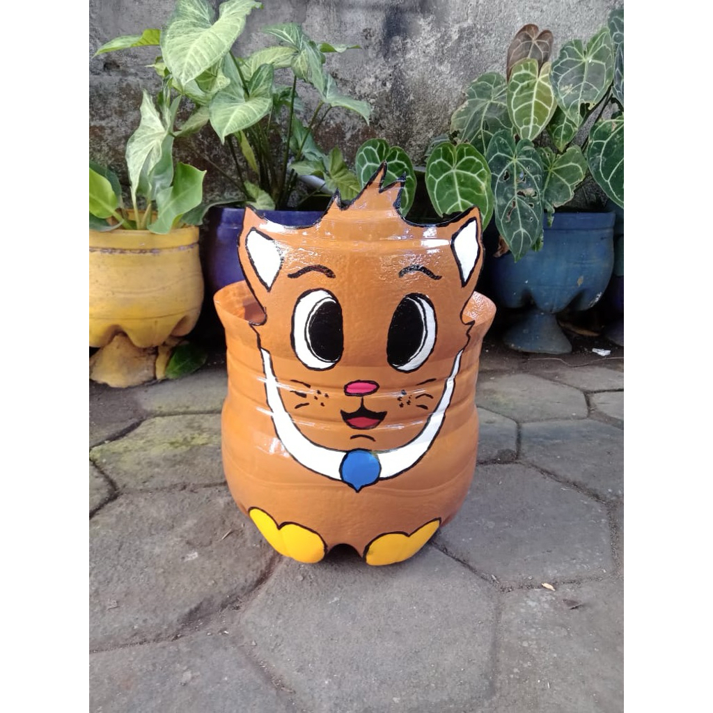 Prakarya Pot dari Galon le minerale 15Lt Kucing Cokelat