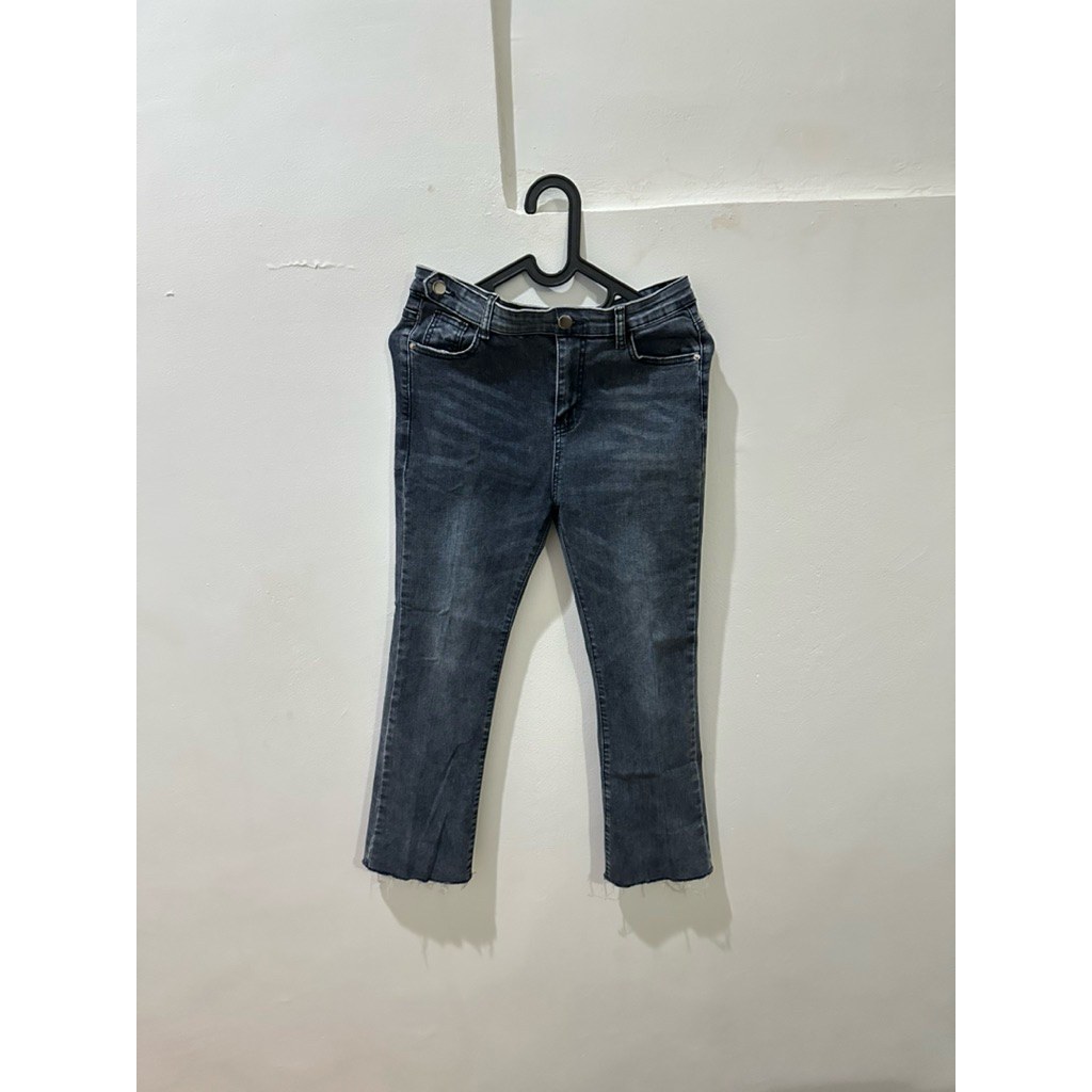 [Preloved] Flare Cropped Jeans Wanita - Washed Dark Grey