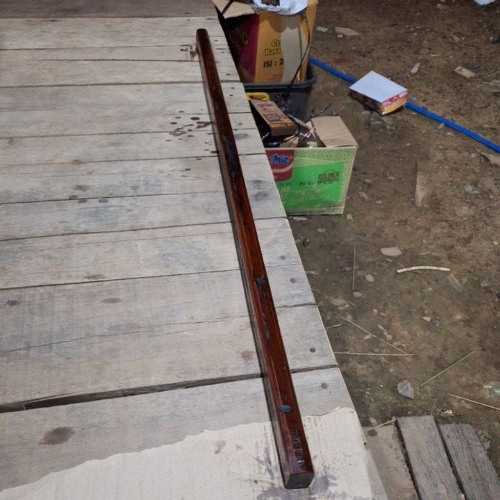 Tongkat bela diri kayu ulin persegi , 100 cm