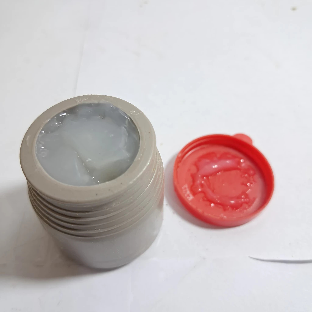 

1 Pak isi 24 Pcs Lem Kertas GIAKOL