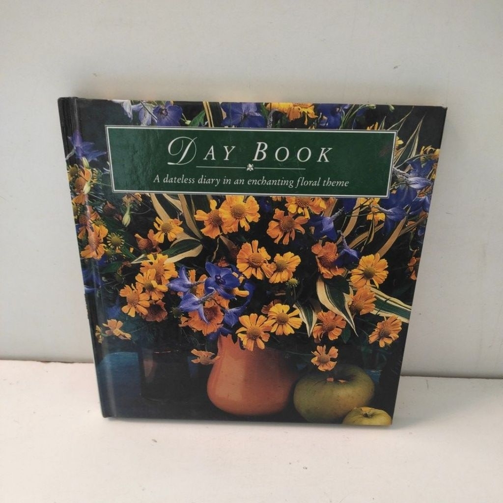 

DAY BOOK ( A DATELESS DIARY IN AN ENCHANTING FLORAL THEME)