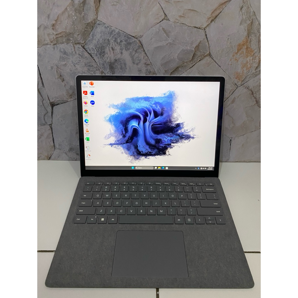 Microsoft Surface laptop 5 Intel core i5-1235u ram 8/512 gb touchscreen 2.2k mulus like new