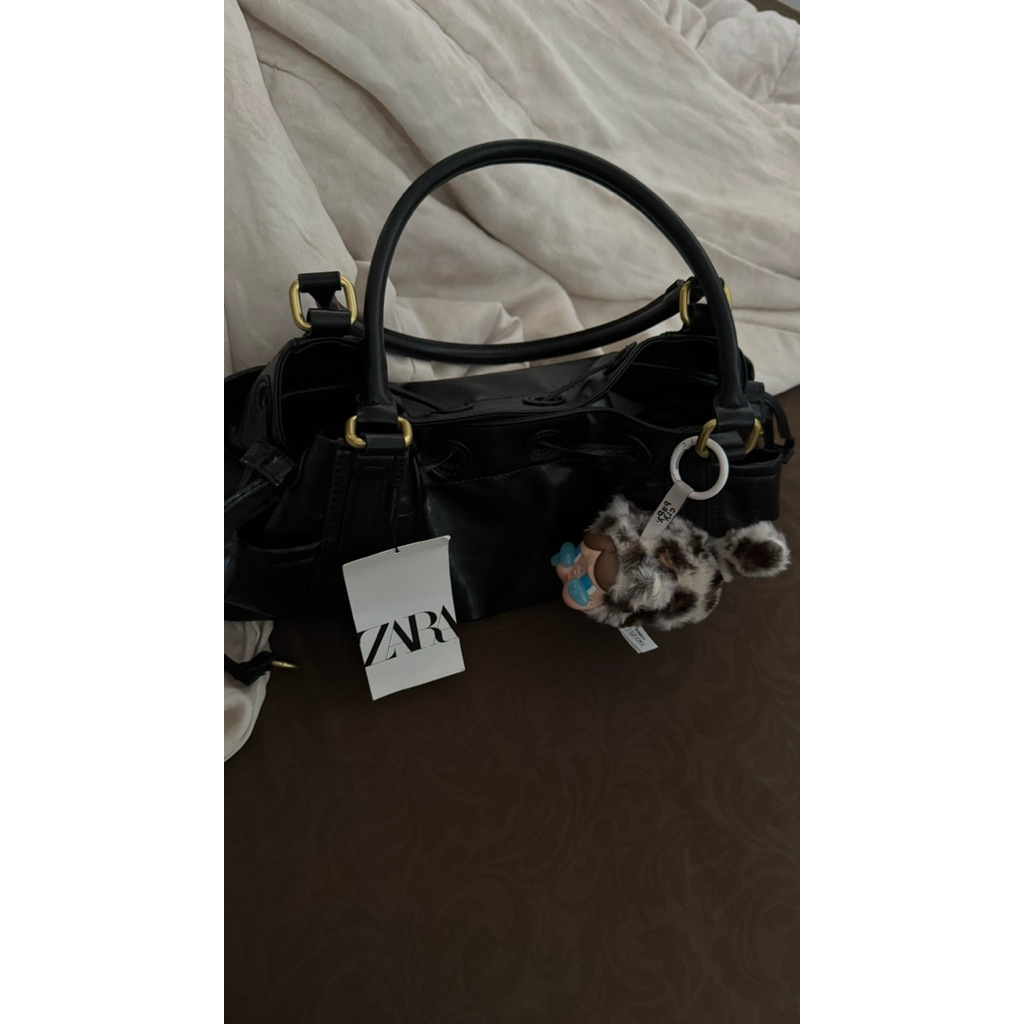 Zara Gathered Detailed Shoulder Bag (Black)-KEYCHAIN NOT INCLUDED tad bahu wanita hitam original zar