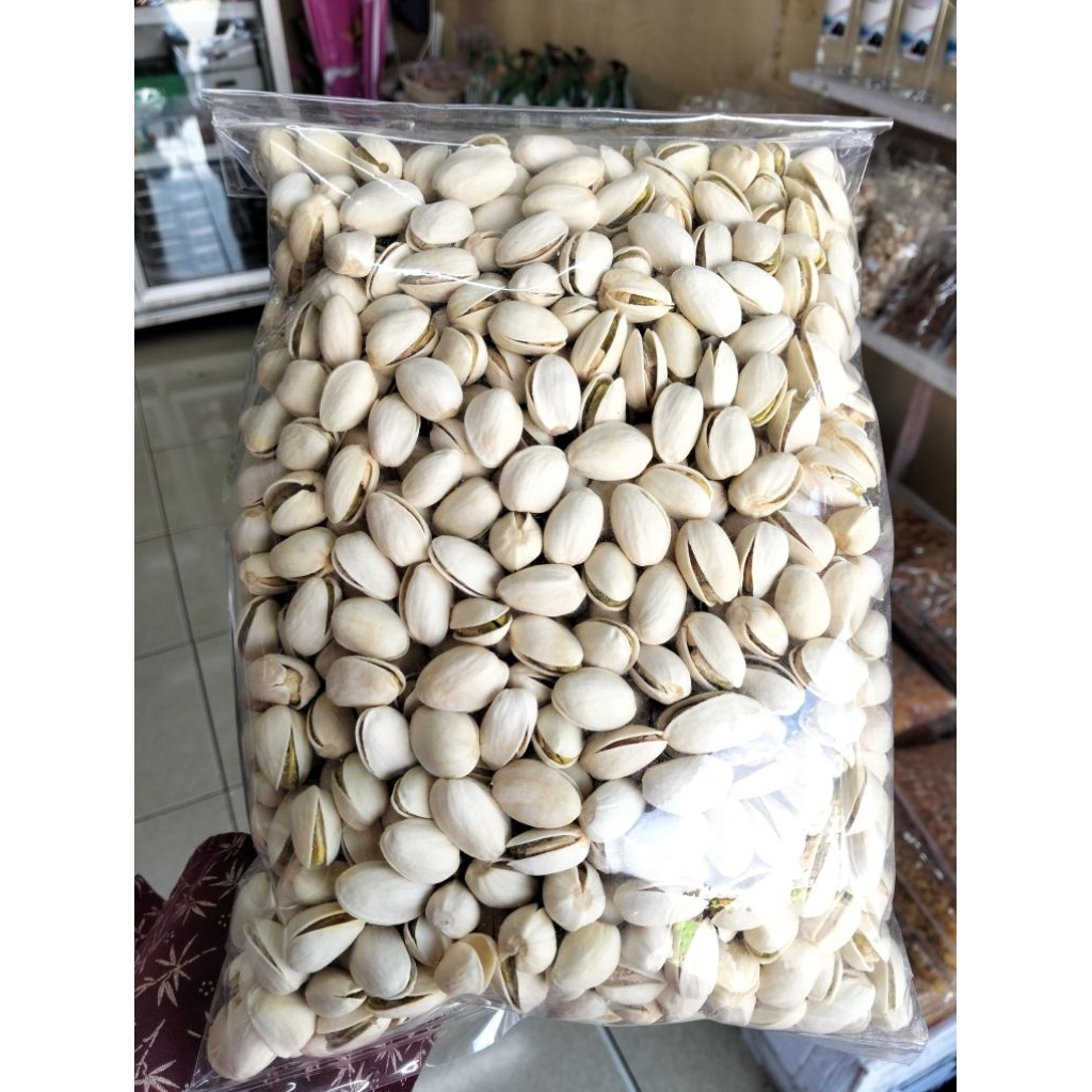 

Kacang Pistachio 1kg oleh-oleh haji dan umroh