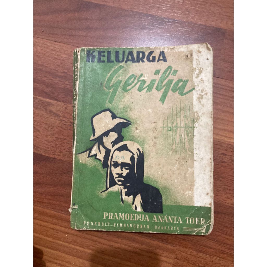 Buku - KELUARGA Gerilja kisah keluarga Manusia dalam tiga hari dan tiga malam