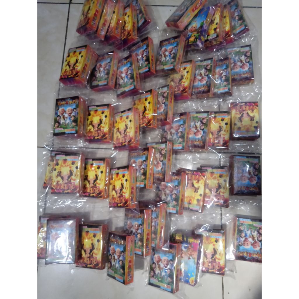 

mainan rentengan kotak kado kadoan berhadiah menarik isi 25 pcs