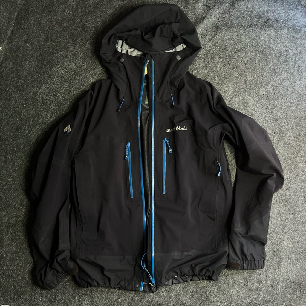 Montbell Cosmic parka Gorpcore style