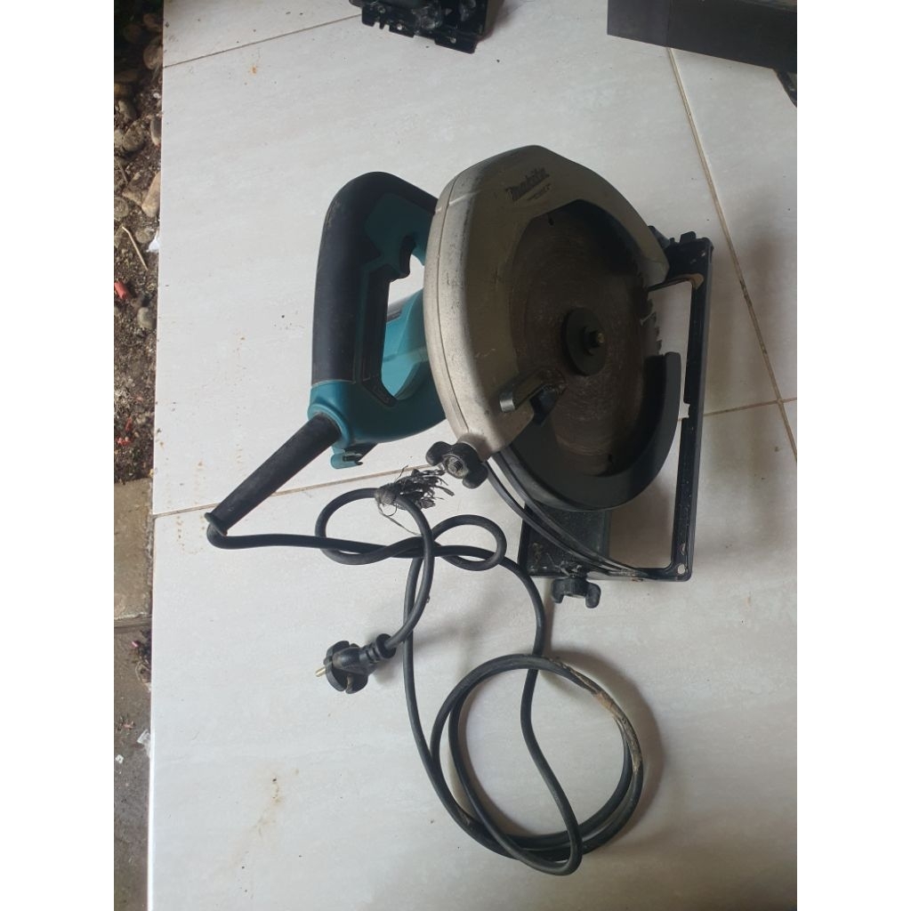 Circular saw makita