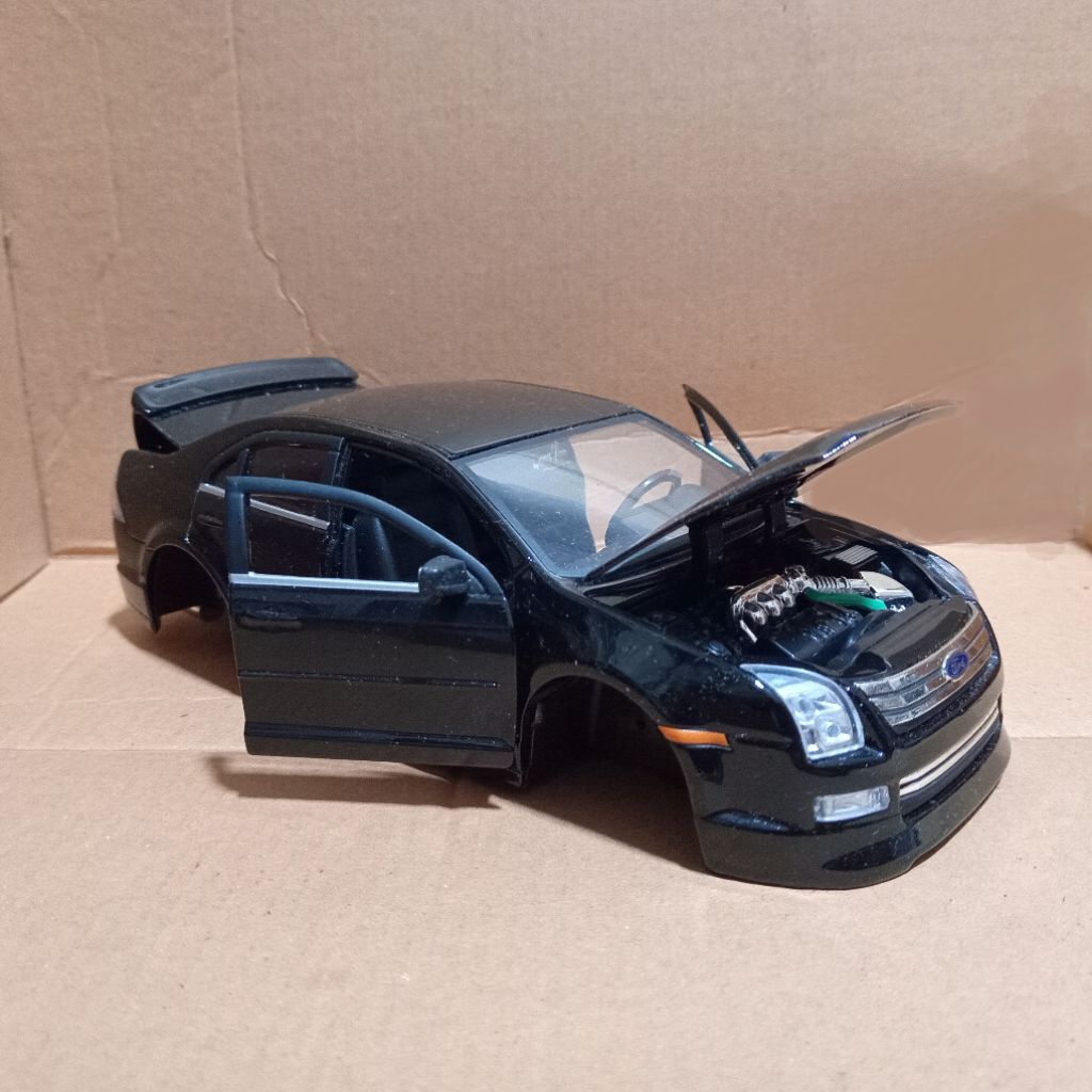 jada 1:24 ford fusion 2006 Dub city ( Body only)