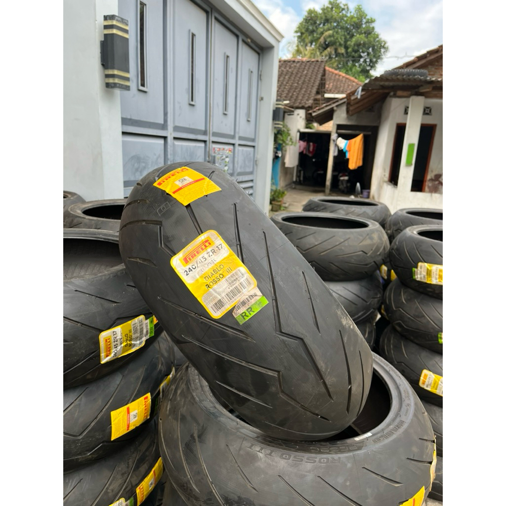 SALE BAN PIRELLI DIABLO ROSSO Ill 240/45-17
