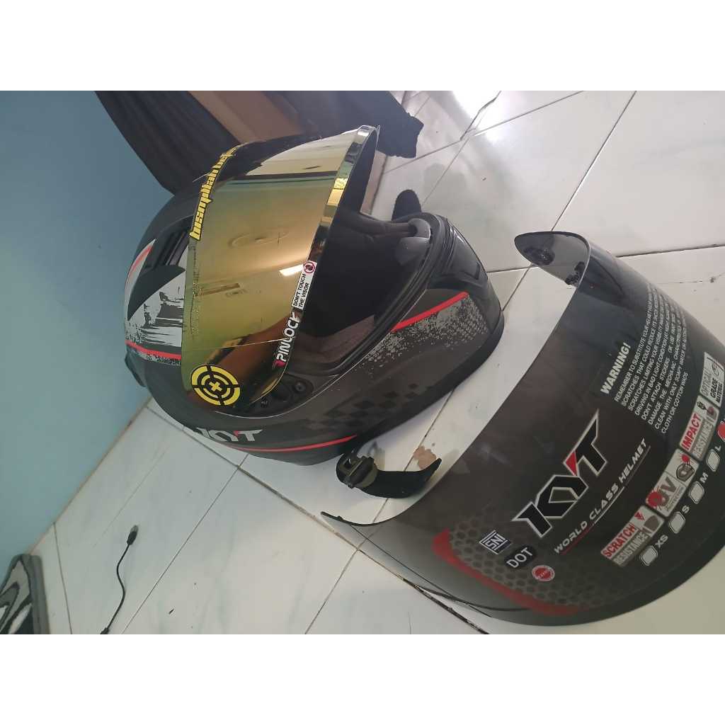 Helm kyt r10 full face bekas[pemakaian pribadi]