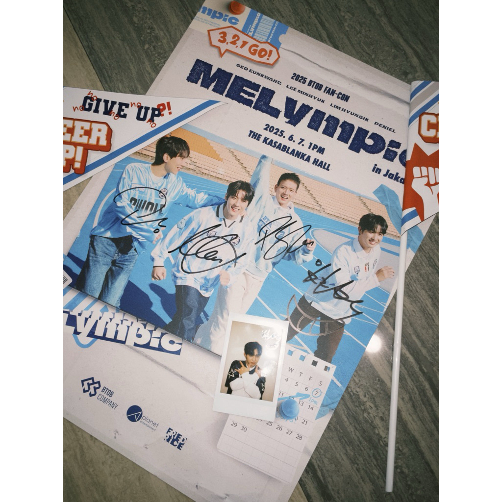 POLAROID SIGNED BTOB