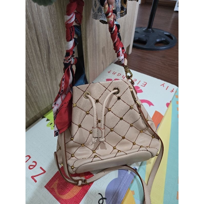 Preloved Tas Charles and Keith / Tas Bucket / Tas orange T=25cm lbr=28cm