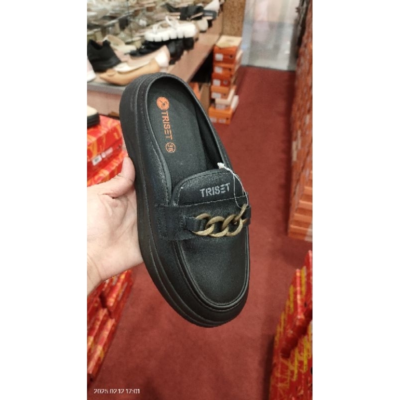 Sneakers Selop wanita brand Triset