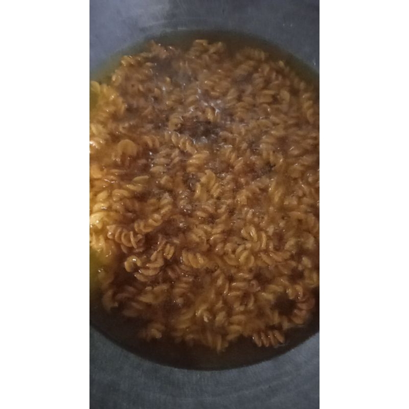 

Makaroni renyah gurih pedas dengan sensasi daun jeruk