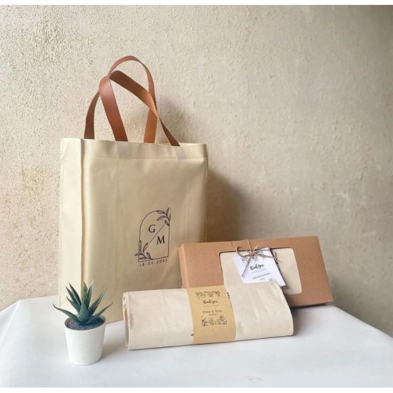 

PROMO LARISSA BAG TAS SOUVENIR PERNIKAHAN CUSTOM / AESTETIK MURAH TOTE BAG CUSTOM WEDDING TERLARIS