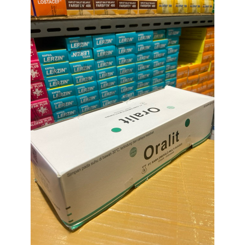 Oralit per box isi 100 sachet