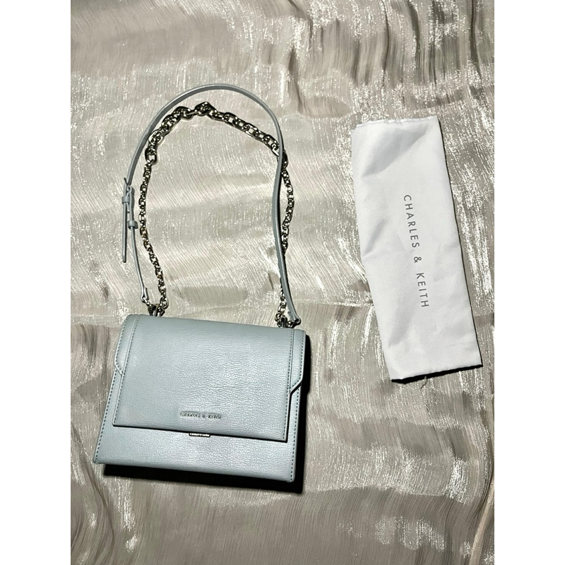 PRELOVED ORIGINAL CHARLES & KEITH warna steel blue. C&K Tas Wanita Front Flap Chain Handle Bag Kulit