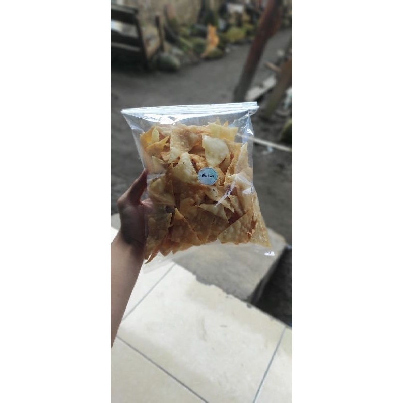 

Snack pangsit 100 gram dan 200 gram