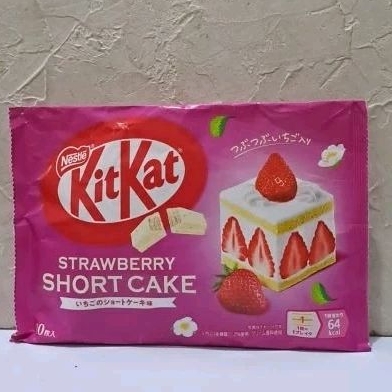 

KIT KAT STRAWBERRY SHORT CAKE