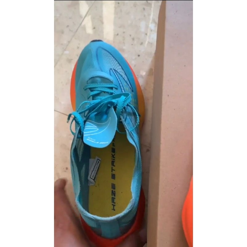 pesanan sepatu haze strike