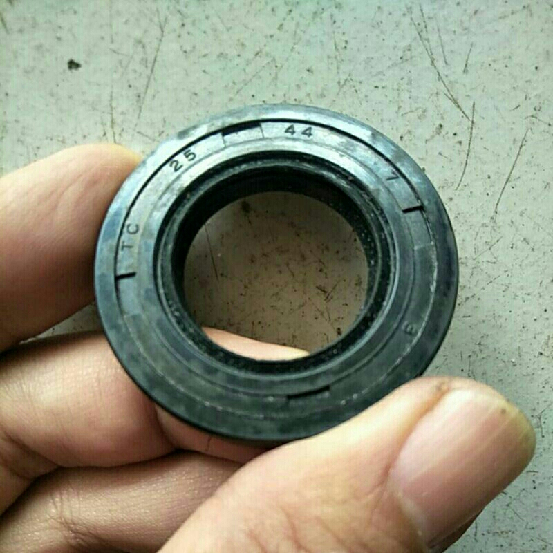seal oil suzuki a100 rc80 rc100 trs ts100 satria 25x44x7