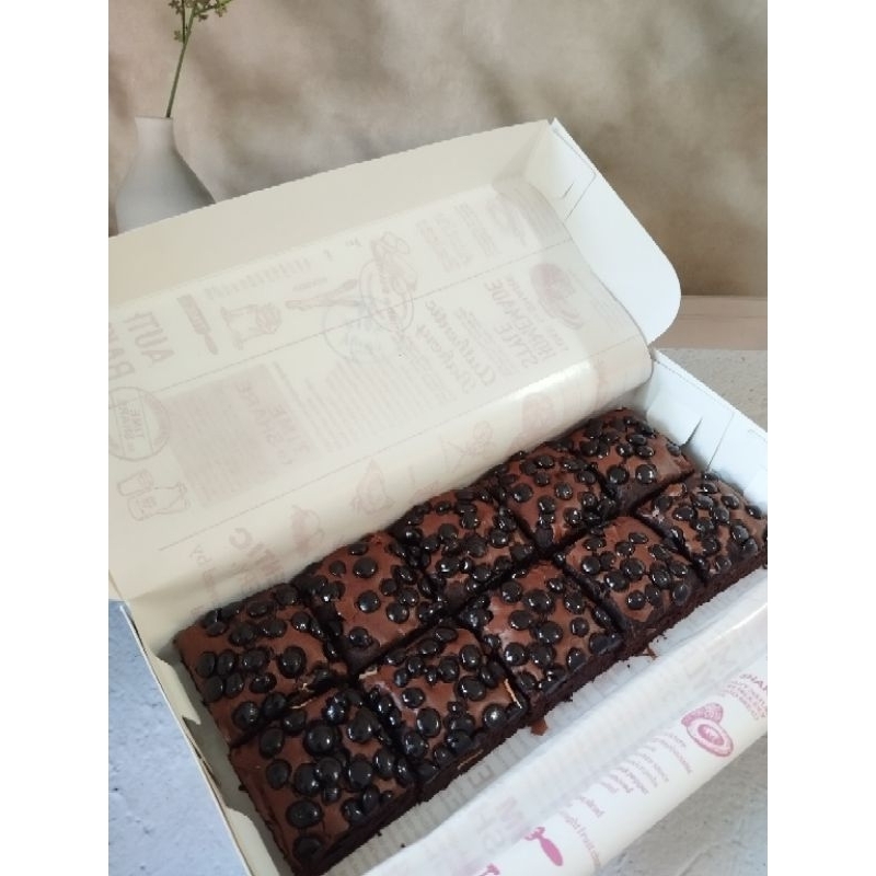 

Fudgy Brownies Chococip Topping (22*9cm)