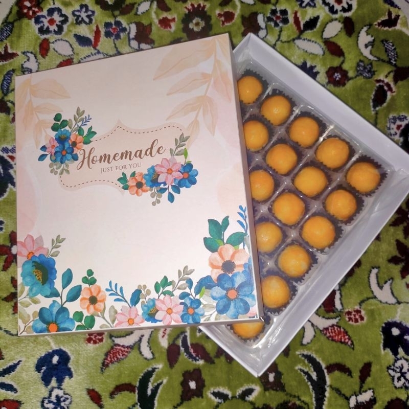 

PAKET HAMPERS BOX NASTAR HARI RAYA (po 2-3 hari) baca deskripsi terlebih dahulu