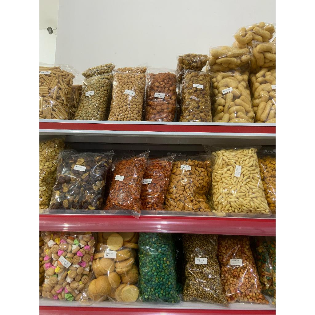 

Aneka Camilan Kripik dan kacang-kacangan (1)