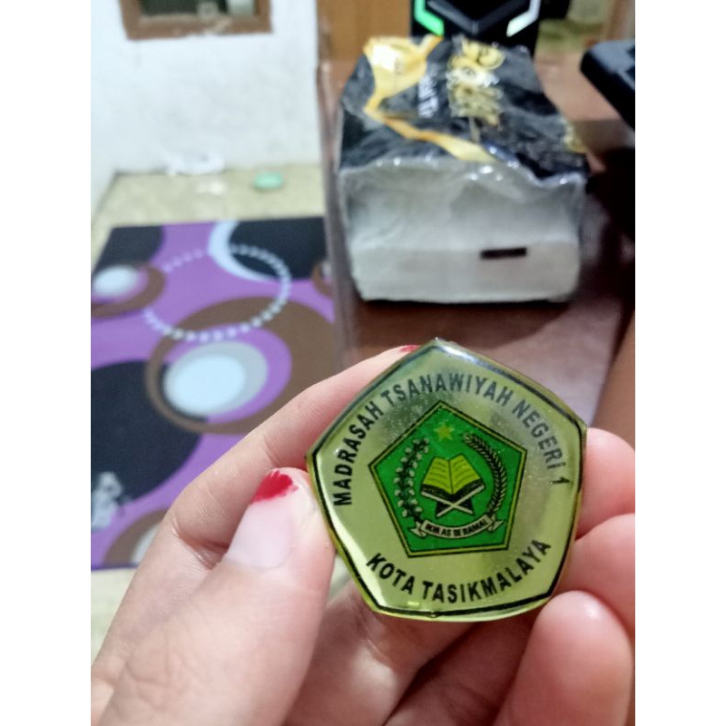 

pin kuningan