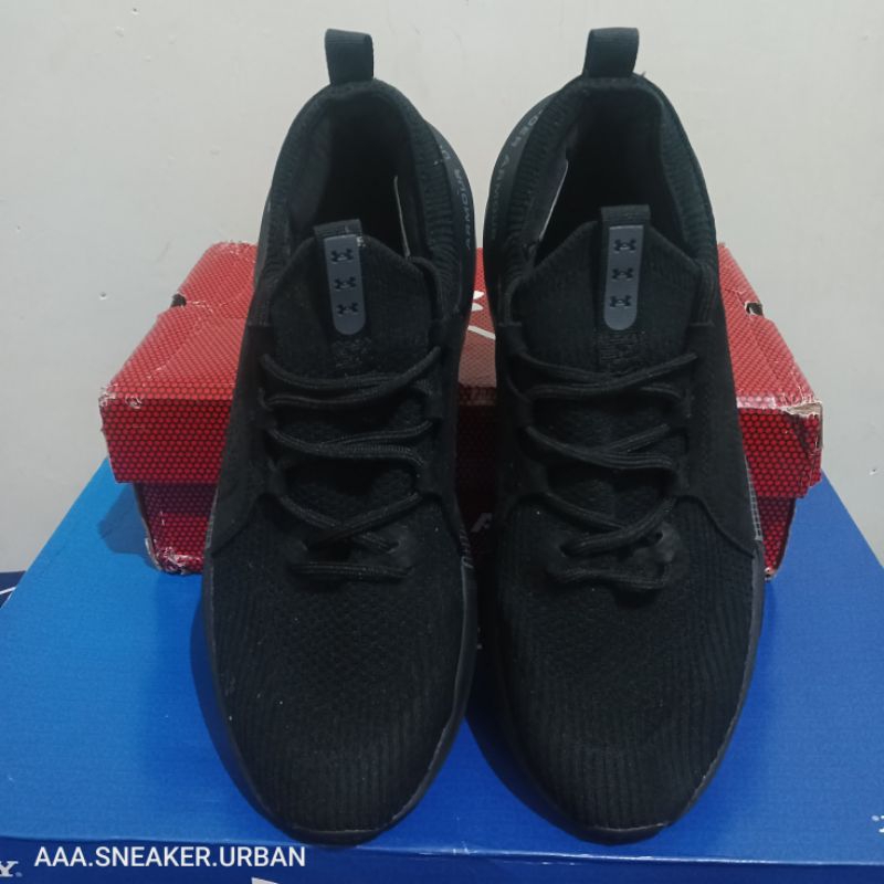 Sepatu Olahraga Pria UA HOVR phantom3 (Size43)