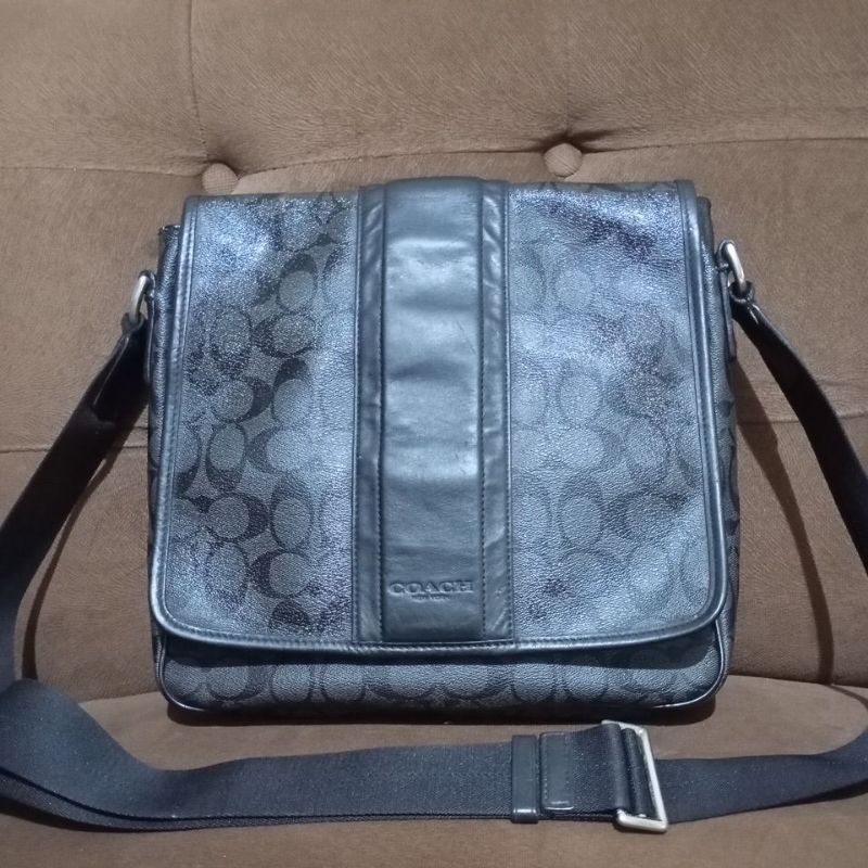 Coach signature Man Sling Bag Preloved