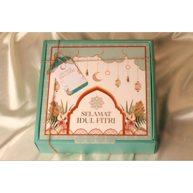 

Paket Hampers Raya 2 isi 4 Toples Kotak Bebas Variant Kue Kering Premium