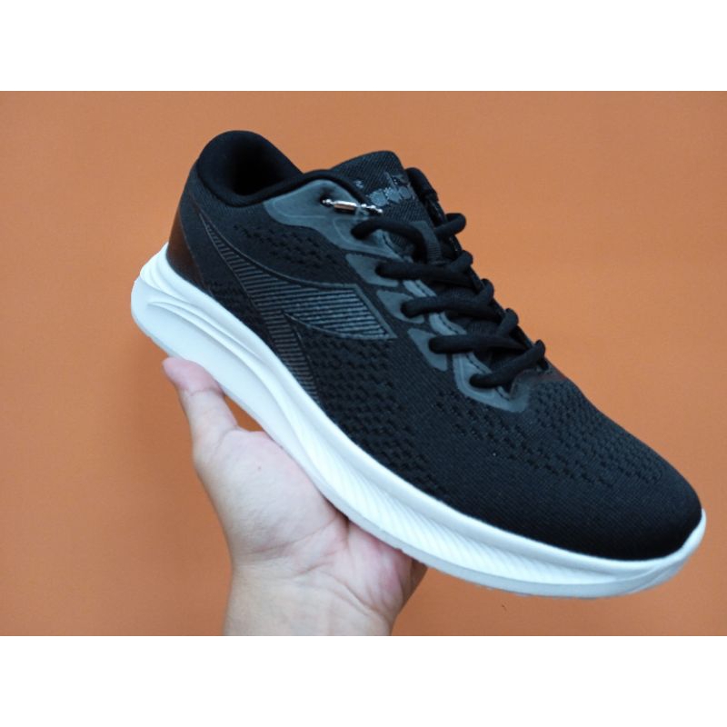 Diadora Medalion Black/white