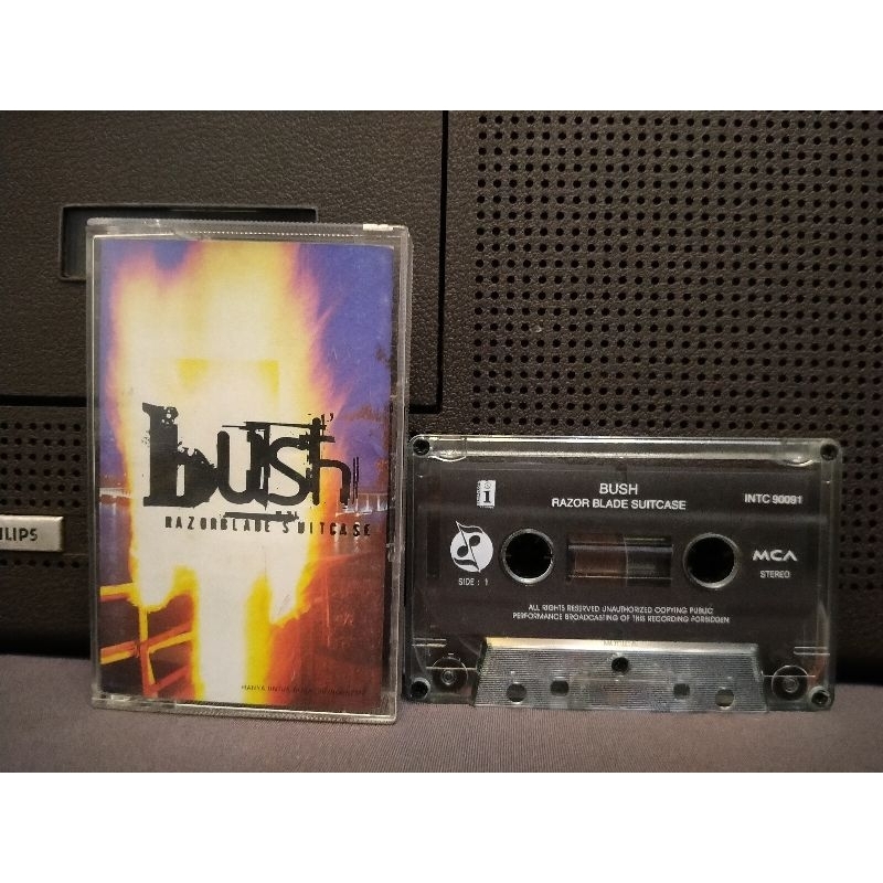 Kaset pita Bush album Razorblade Suitcase