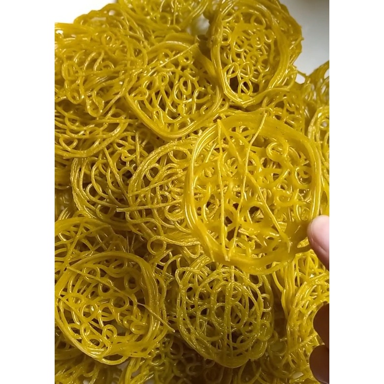 

Kerupuk mie kuning khas tegal Asli