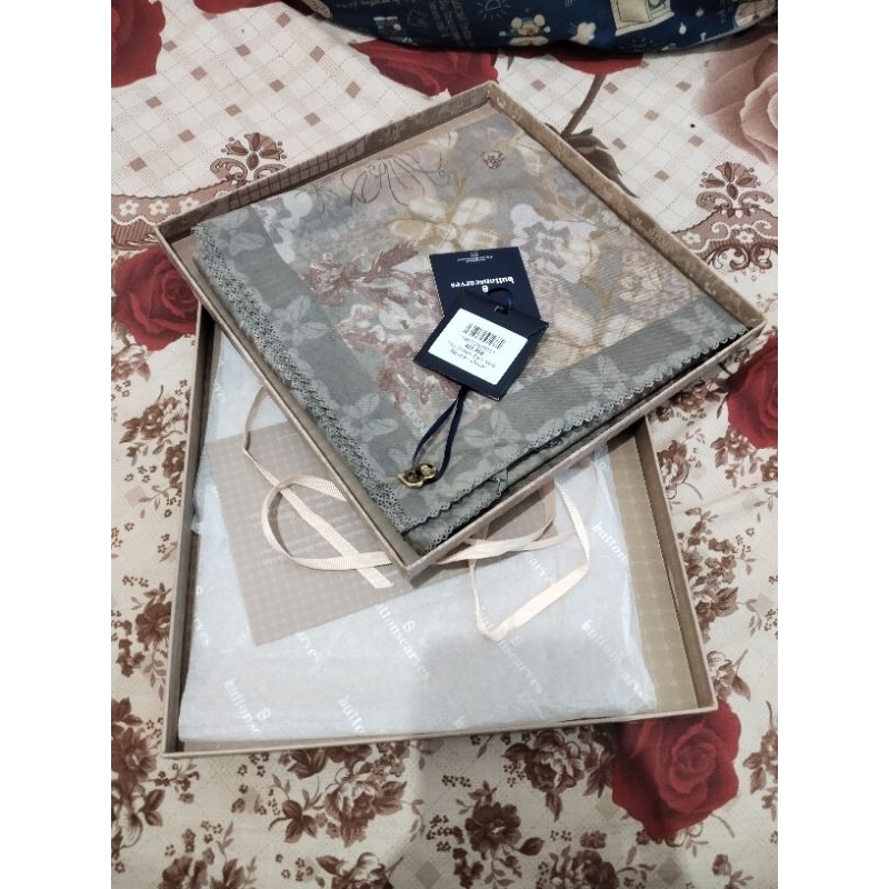 the dream park clover New  buttonscarves