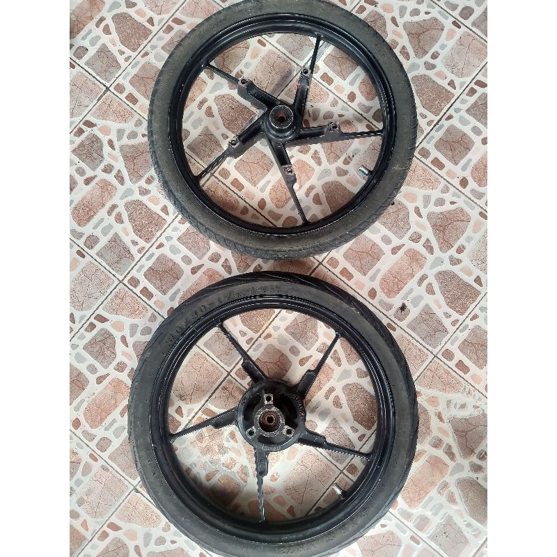 Velg standar potongan Satria Fu original.