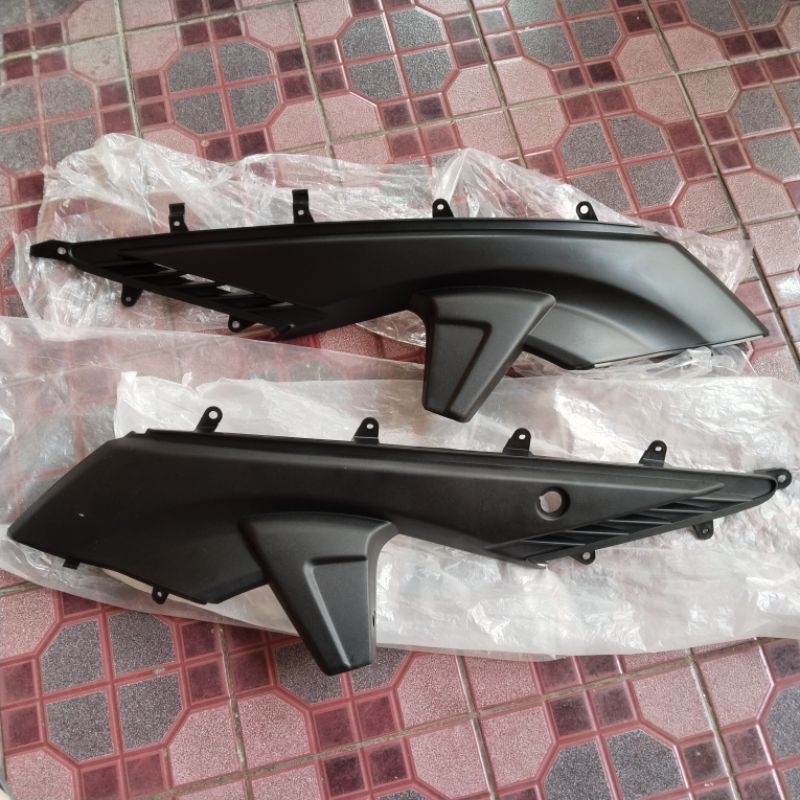 cover body samping kasar vario Karbu old 110 KVB original AHM