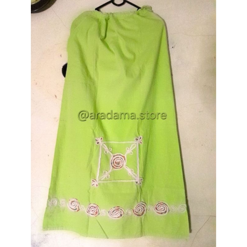rok span warna hijau neon