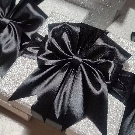 

KOTAK HADIAH EXCLUSIVE BOX KADO GLITTER SILVER PITA HITAM